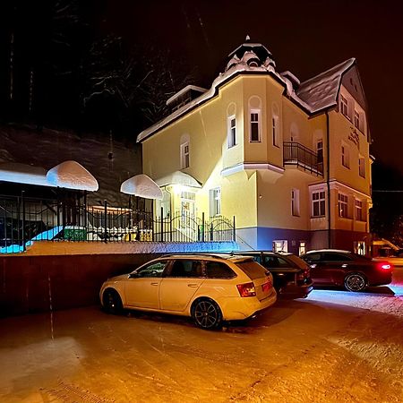 Vila ヤーヒモフ エクステリア 写真